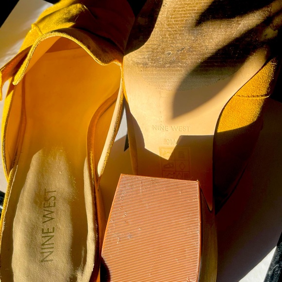 Gold suede Nine West wide thick healed mules - Picture 3 of 5